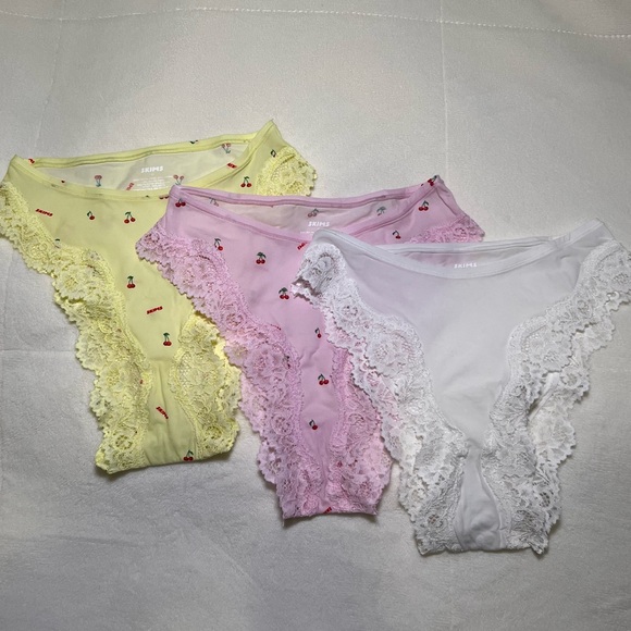 Skims Fits Everybody Lace Cheeky Tanga 5 Pack in Cherry Print Multi - Picture 2 of 2